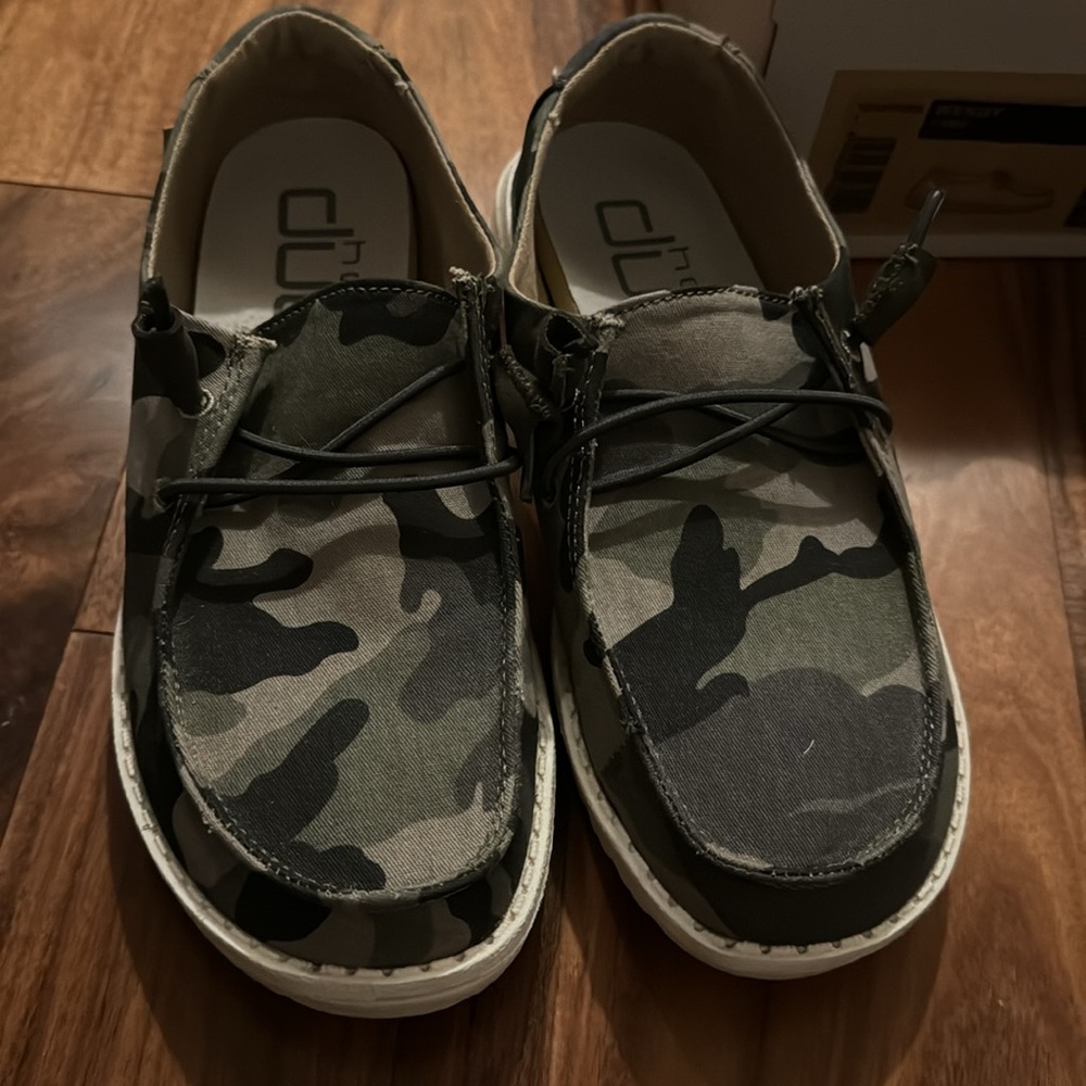Camo Hey Dudes - Picture 3 of 4
